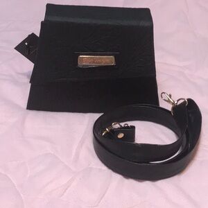 New artesenales mini crossbody black all leather